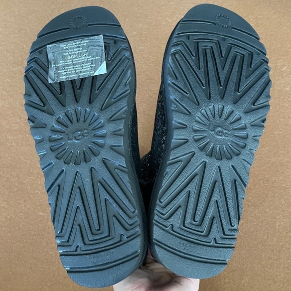 UGG Classic Short II Foil Glam Boot - Picture 7 of 7